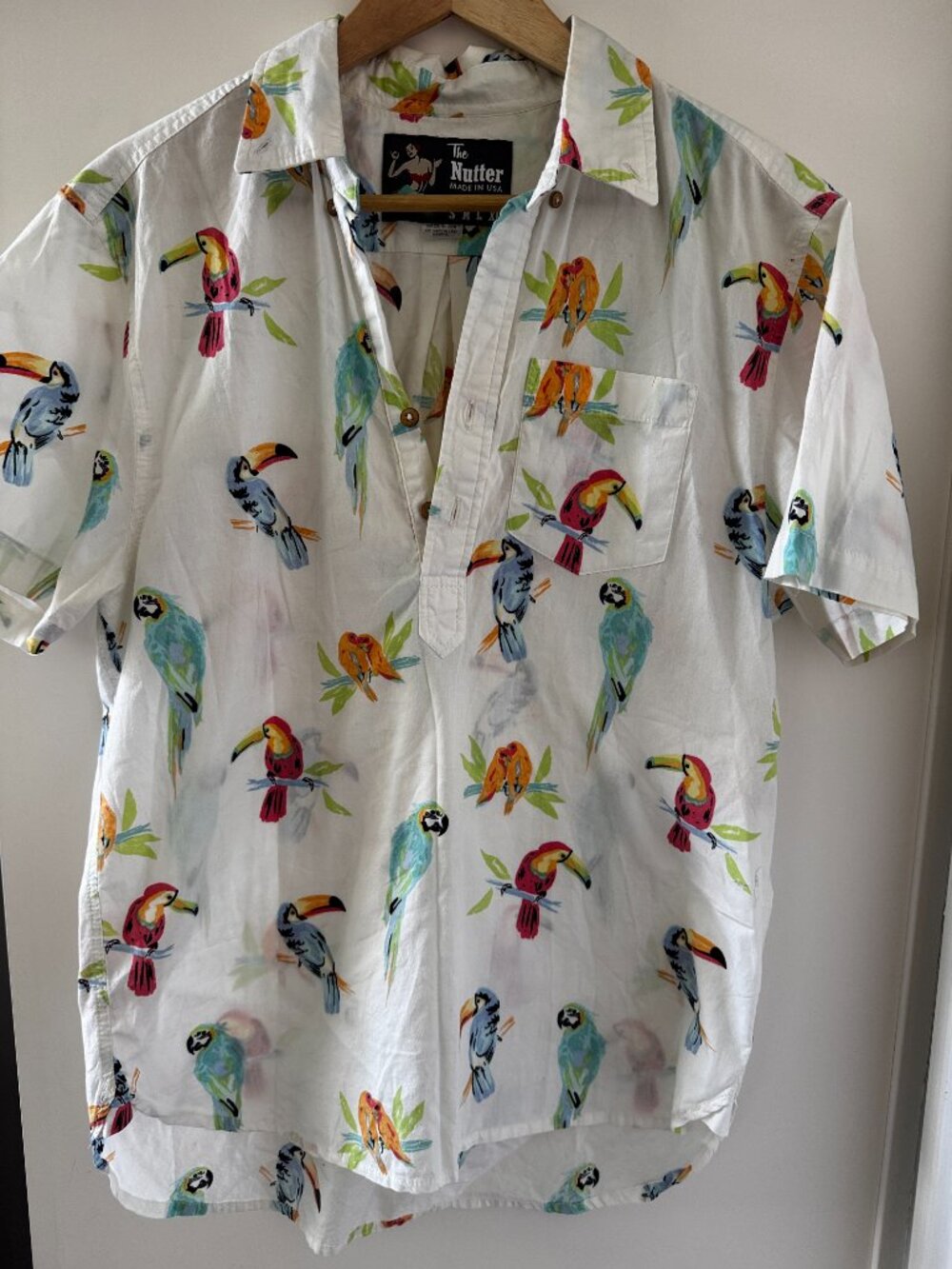 Chubbies The Nutter Shirt Mens S Hawaiian Tropical Parrot Toucan Short Sleeve